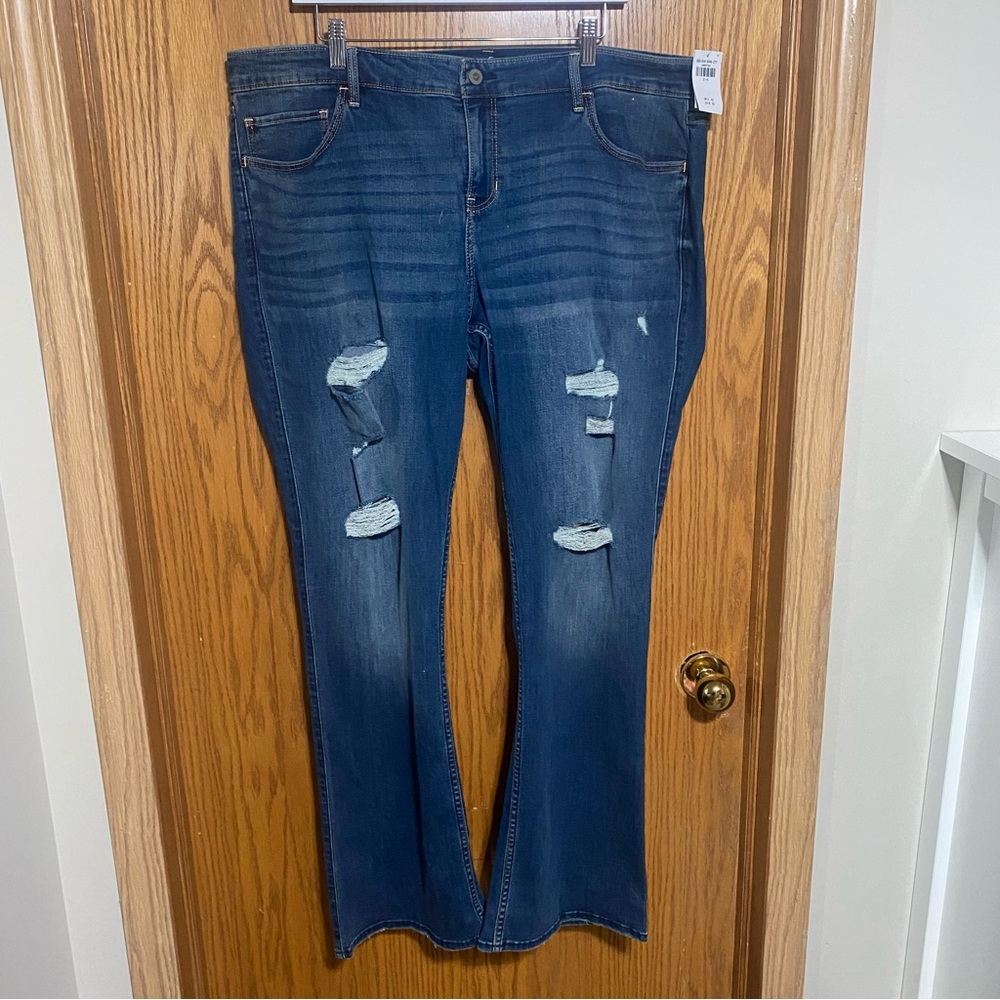 Low-Rise ripped medium wash, boot jeans